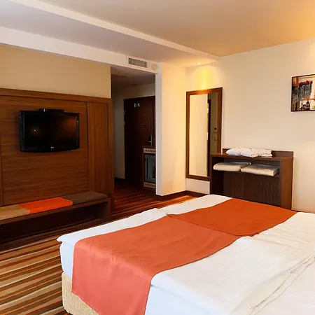 Makar Hotel 4*